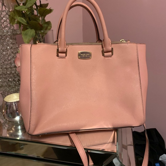 Michael Kors Handbags - Authentic Michael Kors Shoulder/Crossbody Bag